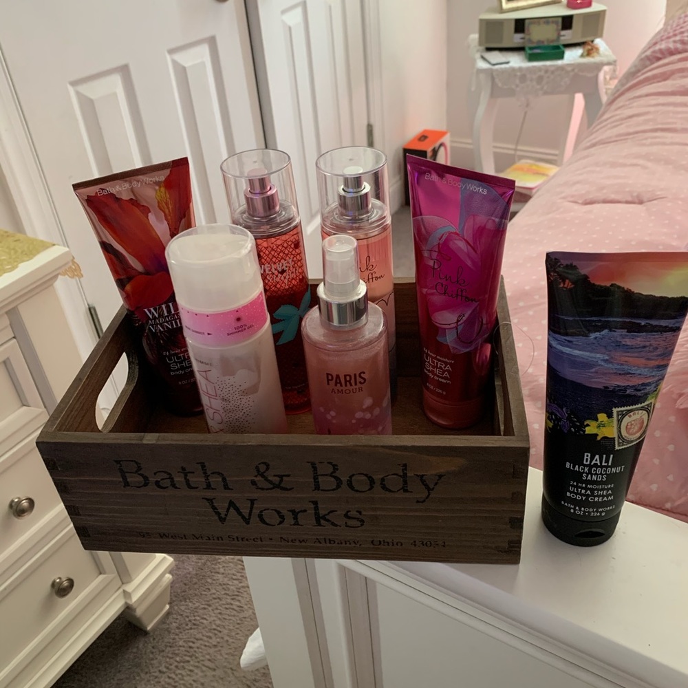 ✨Bath & Body Works ~ Crate and 7 Products✨ New!!!